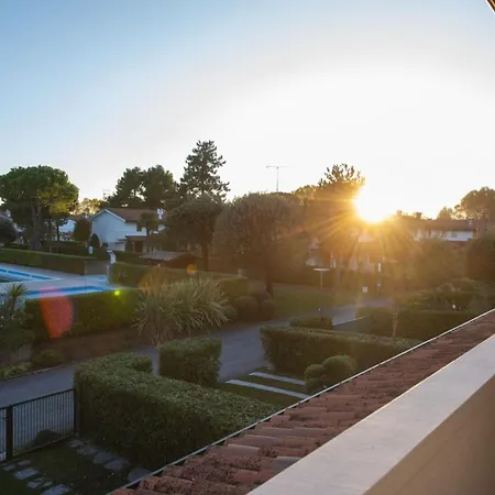 Charming Townhouse With Pool And Garden Apartment