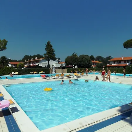 Apartment Charming Townhouse With Pool And Garden Bibione