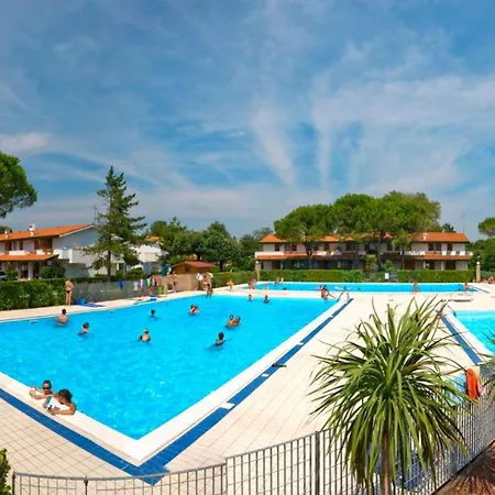 Charming Townhouse With Pool And Garden Bibione
