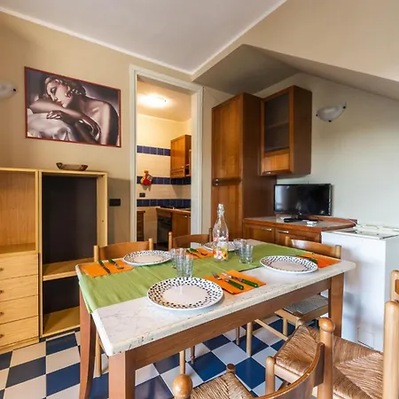 Charming Townhouse With Pool And Garden Apartment *