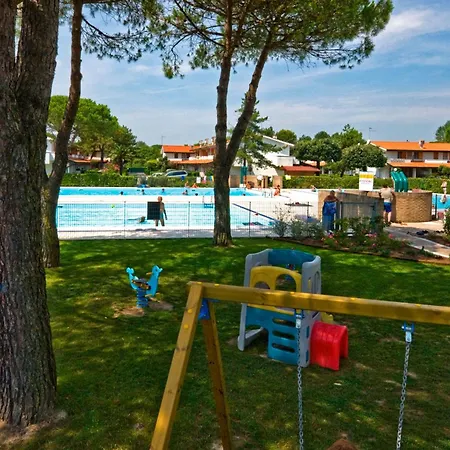 Charming Townhouse With Pool And Garden Apartment Bibione